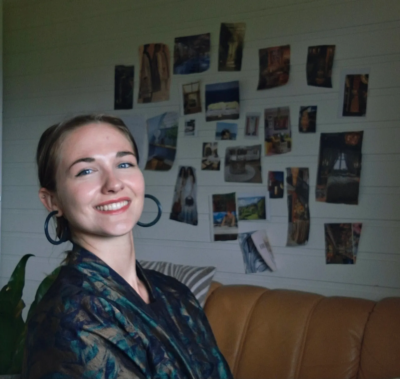 Ida Kroknes, grunnlegger av Shine Through, fotografert hjemme